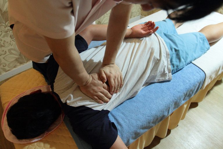 [강남마사지샵] 논현동에서 허리교정, 자세교정클리닉을 받을 수 있는 마사지샵 카이로스