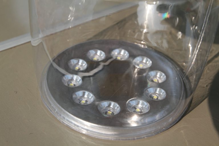 [캠핑용품] 태양열충전기를 이용한 LED랜턴, 에어룩스