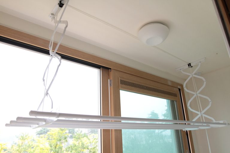 베란다 빨래건조대 직접 설치하기