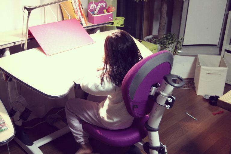 집중력 높이는 방법, 의자부터 바꿔야 한다 – 니스툴그로우