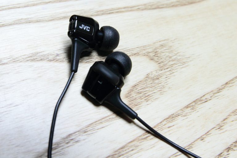 [IT] 괴짜들이 만들어낸 10만원대 이어폰, JVC HA-FXT100 개봉기