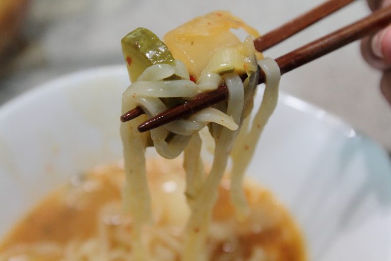 [캠핑요리] 간단하게 만들어 먹을 수 있는 푸드머스 김치칼국수