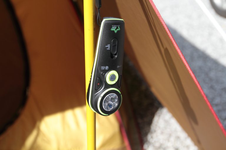 [캠핑용품] 모기퇴치기, 라디오, 손전등기능이 들어있는 자가발전 LED랜턴, 마이젠