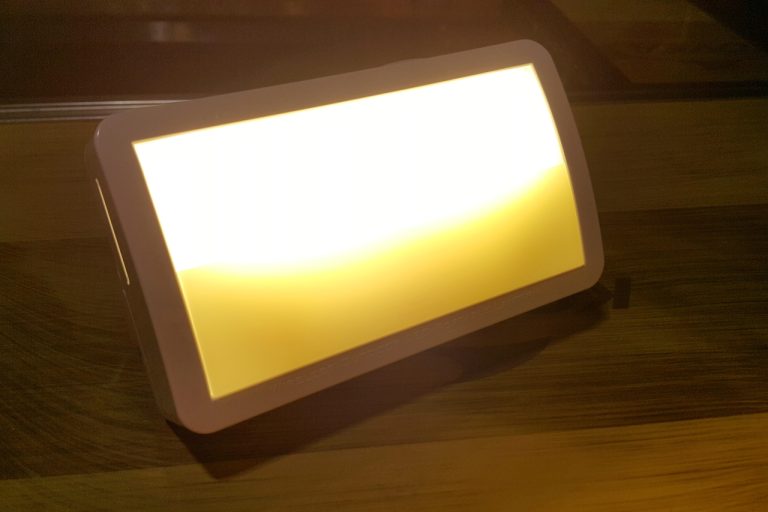 [캠핑용품] 모기퇴치기가 내장되어 있는 충전식 LED랜턴, 가드미 랜턴의 아쉬운 점 두가지