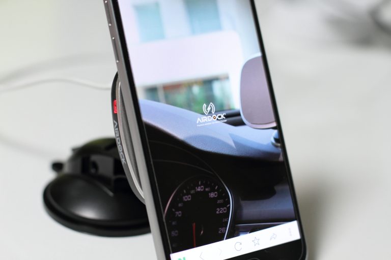 [IT] 다용도로 활용이 가능한 스마트폰 무선충전 거치대, Airdock