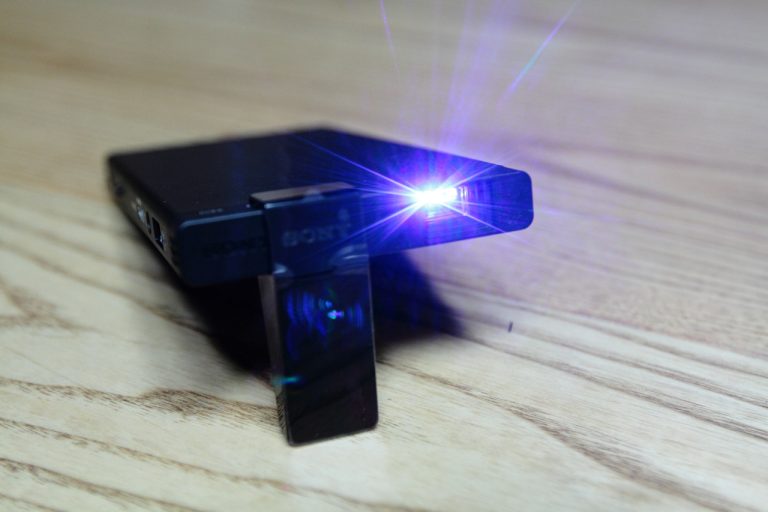 [IT] 밝기와 렌즈수명이 아쉬운 소니 빔프로젝터 MP-CL1 사용기