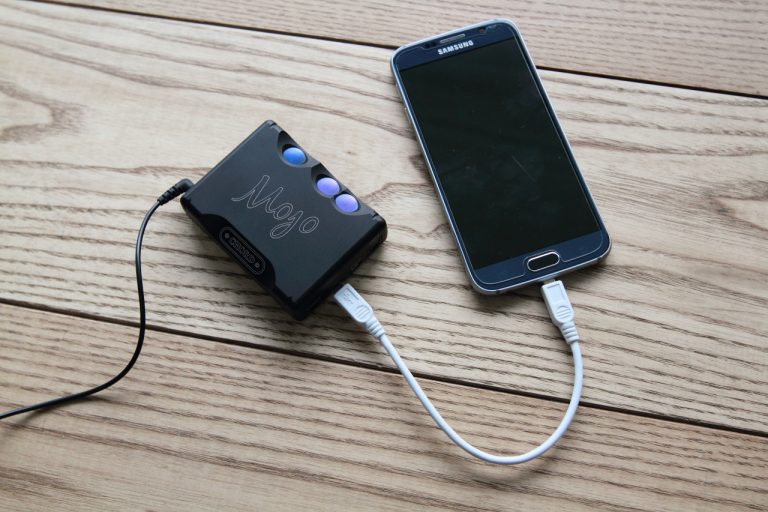 [IT] 휴대하기 좋은 DAC, Chord Mojo (코드일렉트로닉스 모조)