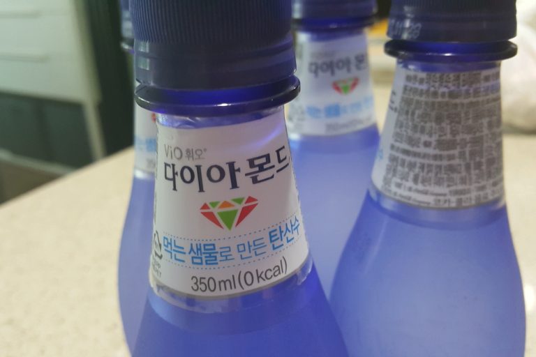 먹는샘물로 만든 탄산수 – 다이아몬드 탄산수로 레모네이드 만들기