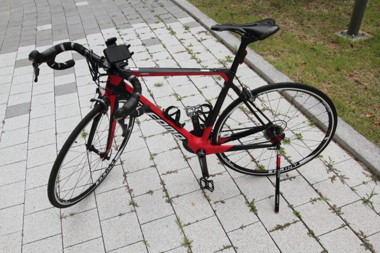 [Bike] 자전거 스탠드, 자전거 펌프와 자전거 후미등이 하나로 – 리만 킥스탠드펌프