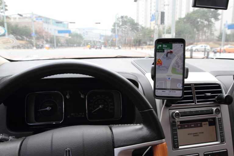 [Car] 차량용 무선충전 거치대, 스파이더 010