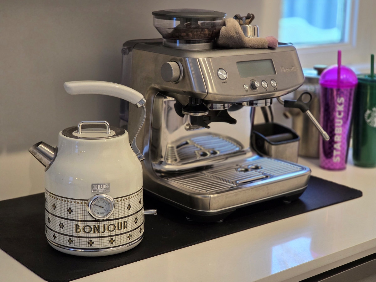 Electric kettle on the kitchen counter before cleaning