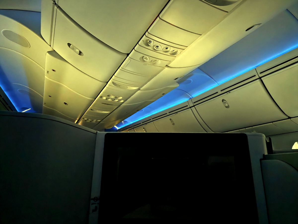 Air Canada 787 Business Class cabin lighting at night