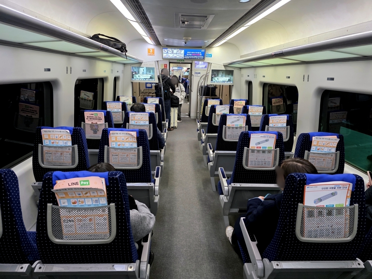 arex express train interior seating