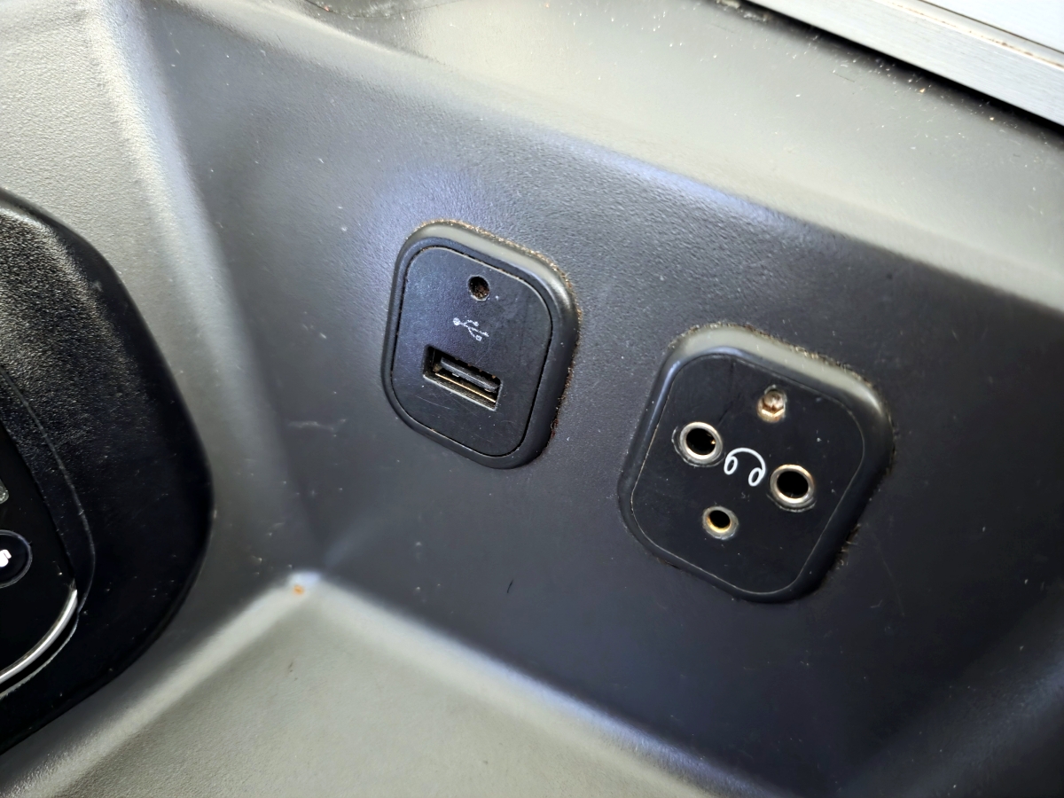 Air Canada 787 Business Class USB port and headphone jack