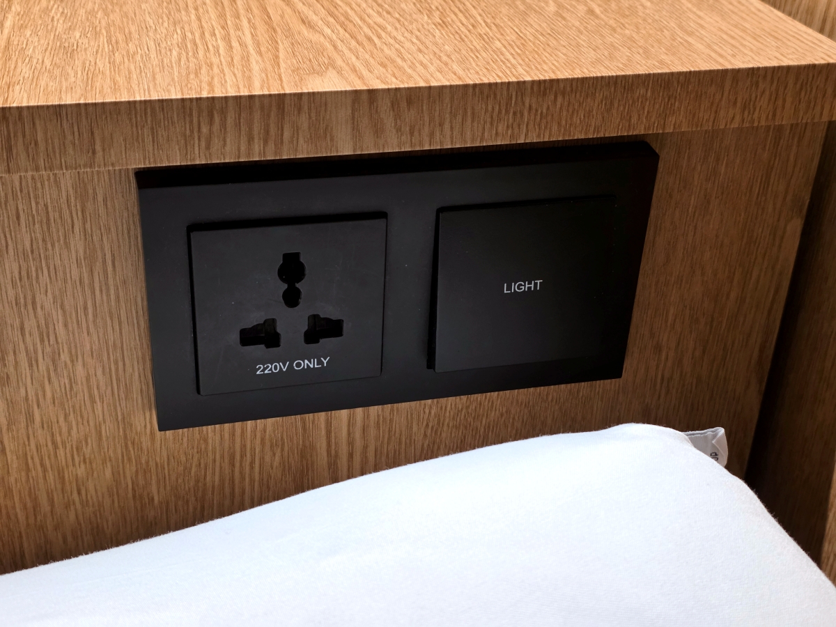 universal power outlet in capsule hotel bed