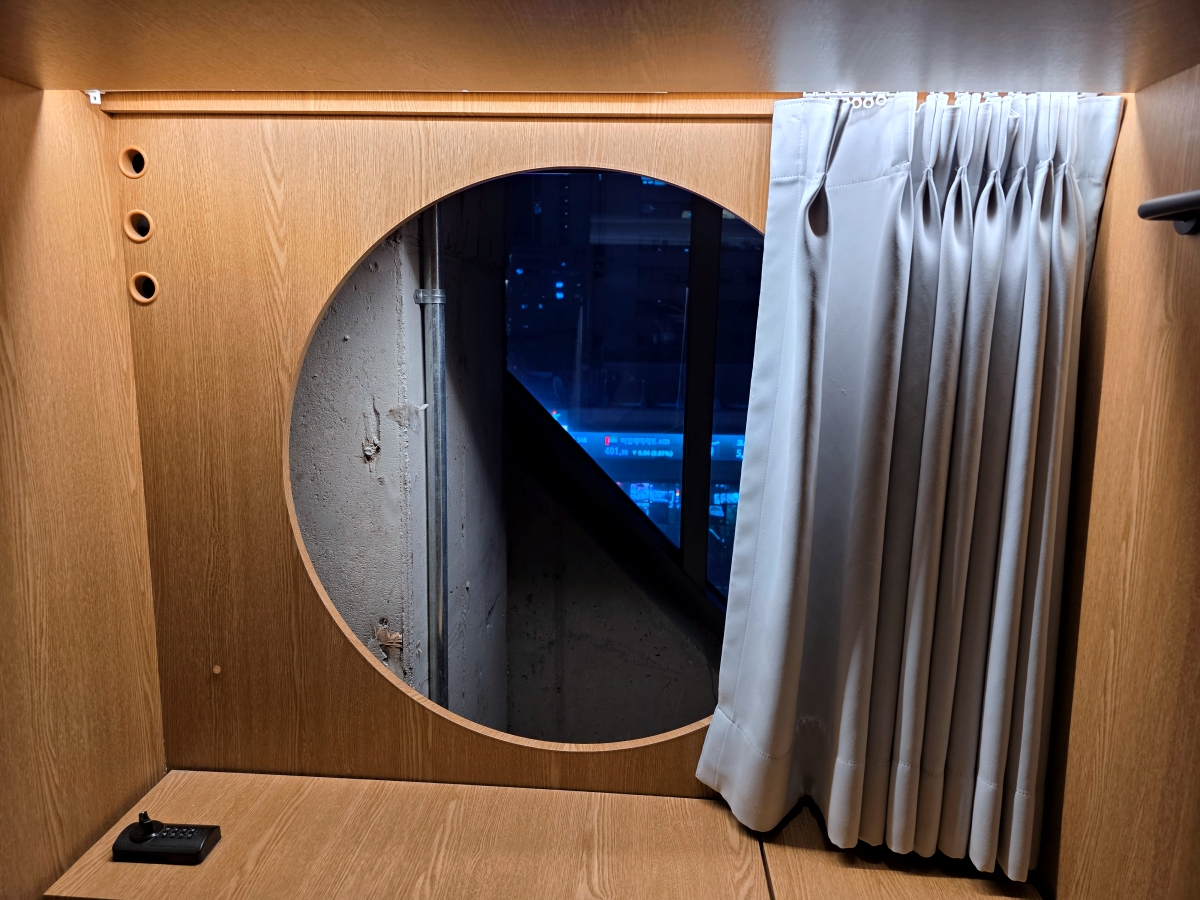 capsule pod window with blackout curtain