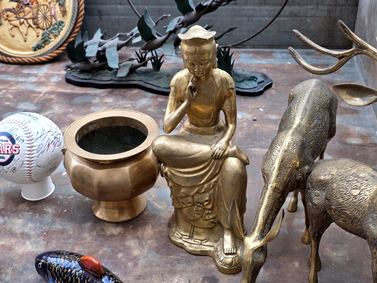 vintage bronze items at dongmyo flea market