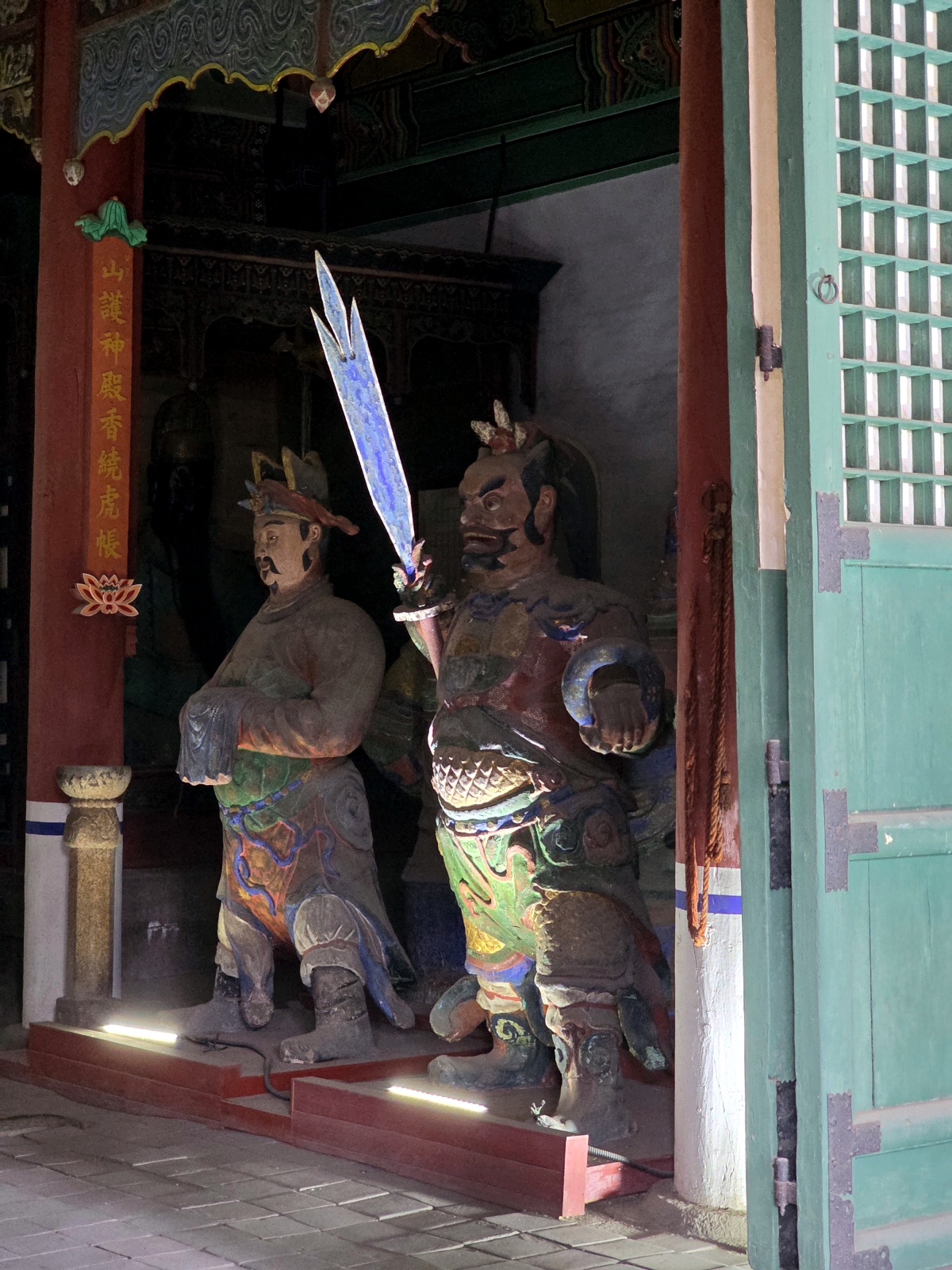 guardian statues at dongmyo shrine entrance