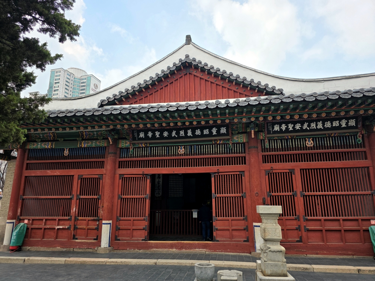 dongmyo shrine main hall exterior seoul