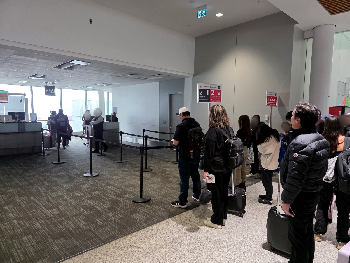 Air Canada Business Class boarding line at Gate E69