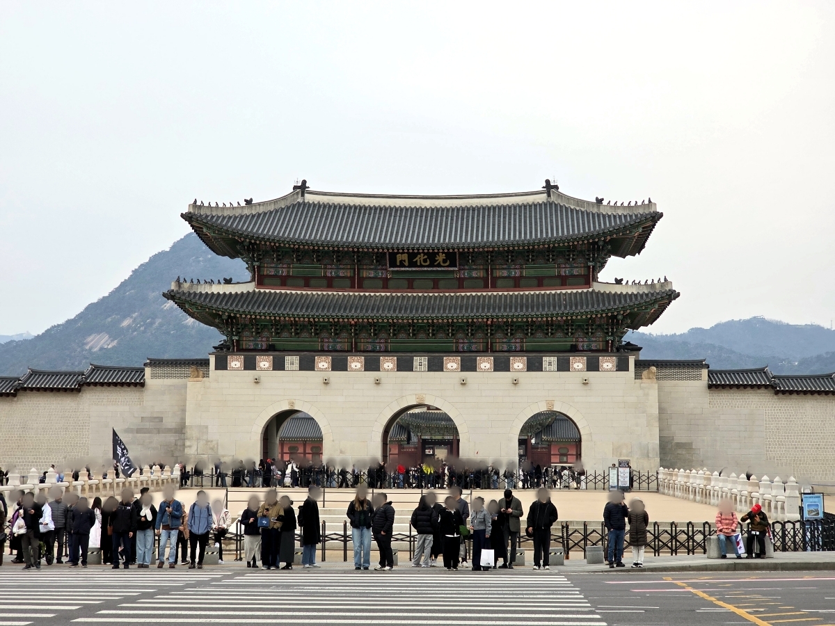 Gwanghwamun Gate the main entrance to Gyeongbokgung Palace in Seoul
