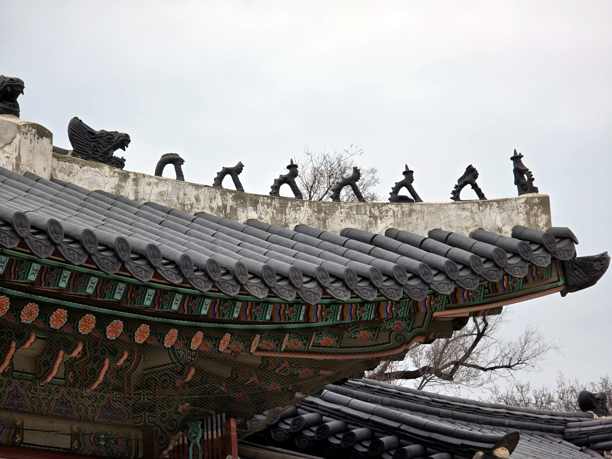 Japsang clay figures on the roof ridges of Gyeongbokgung Palace