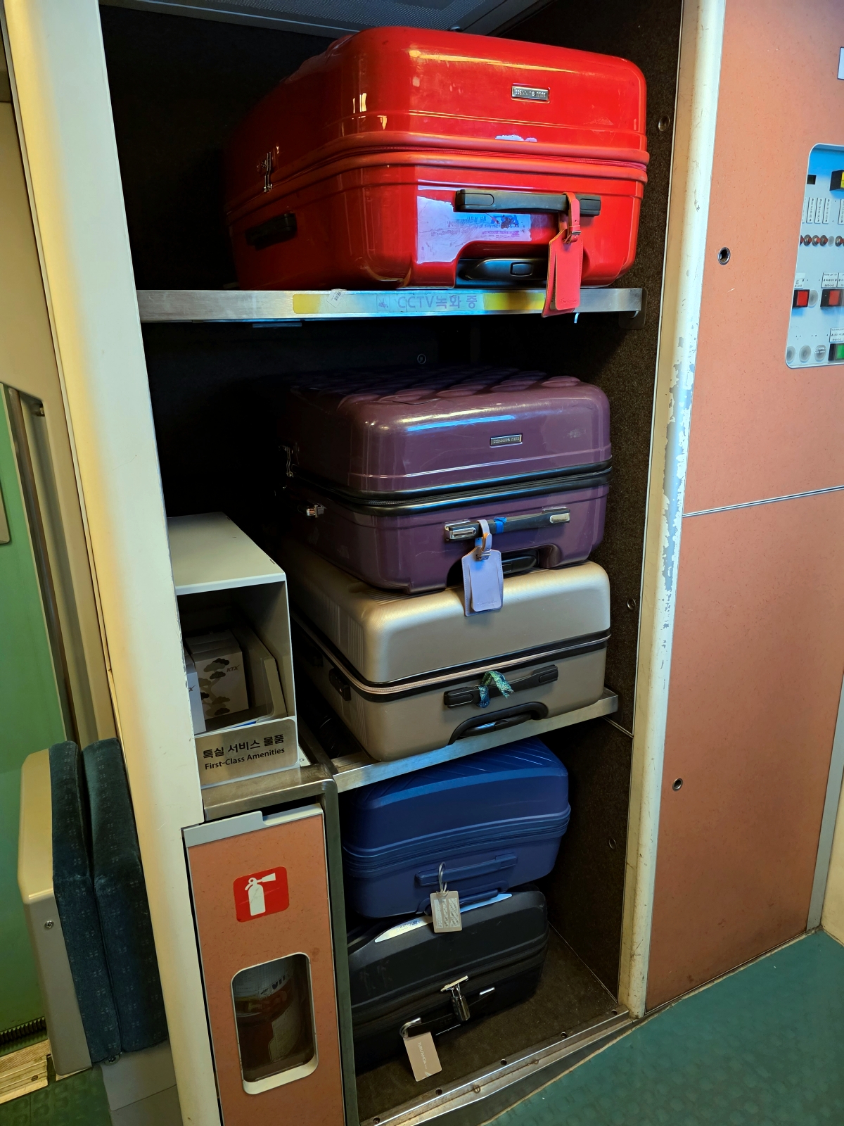 Large suitcases stored in the KTX luggage rack