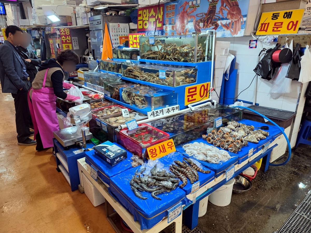Various seafood including king prawns king crab abalone at Seoul fish market Noryangjin