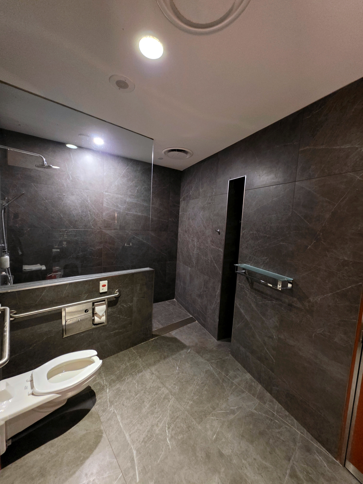 Spacious private shower room layout at the Maple Leaf Lounge YYZ