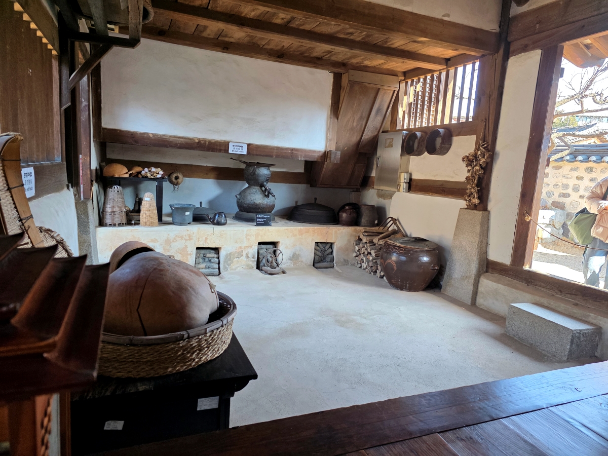 Traditional Korean kitchen with Ondol heating system