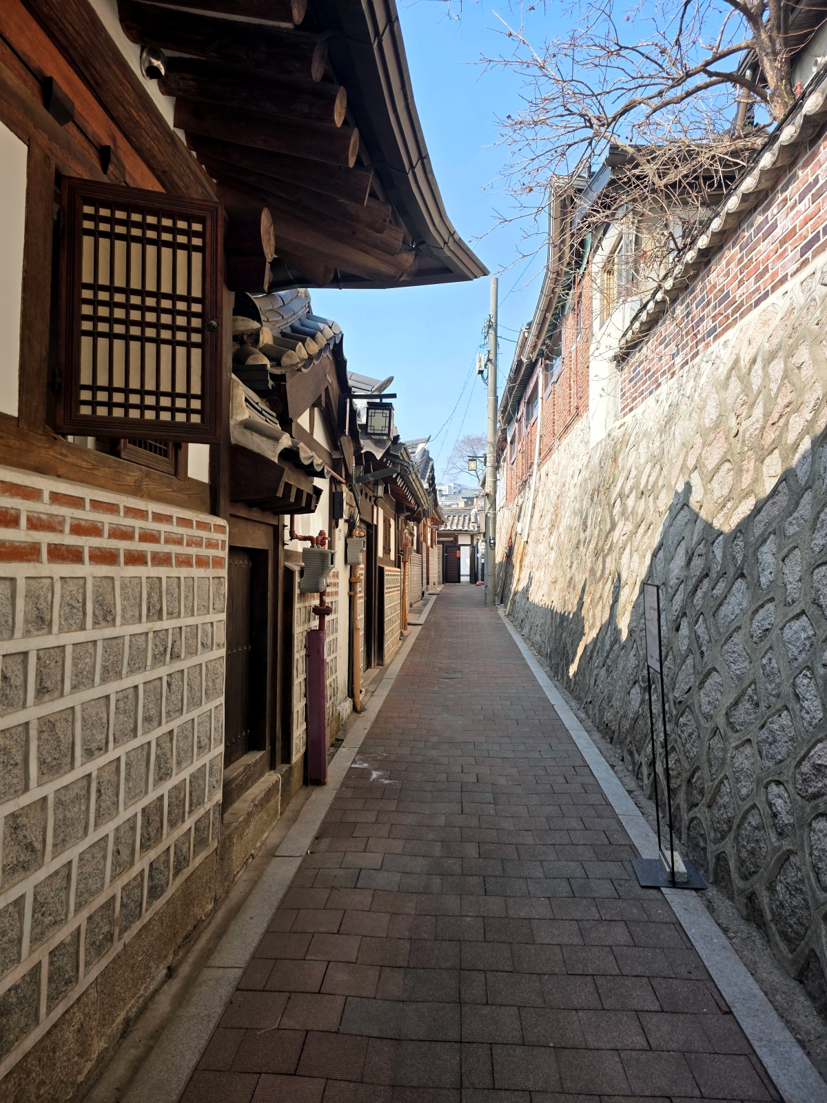 Quiet empty alley in Bukchon Hanok Village